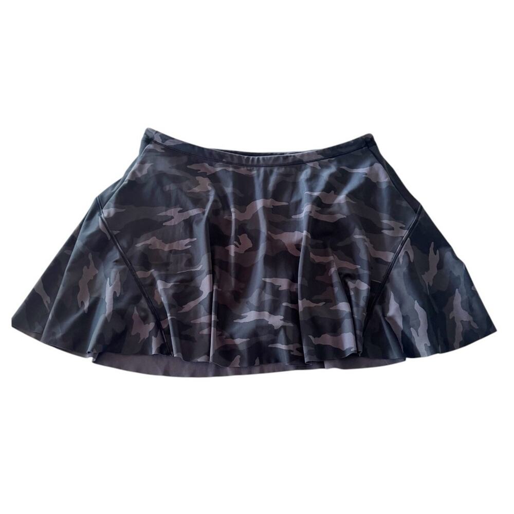Athleta women’s size large Tennis Match Point Printed Skort in Supersonic Camo